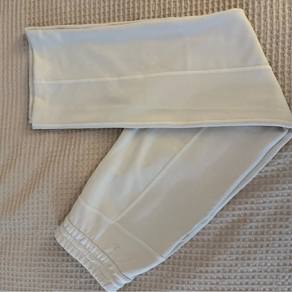 Lululemon Softstreme Pants - New w/out tags - Picture 4 of 7